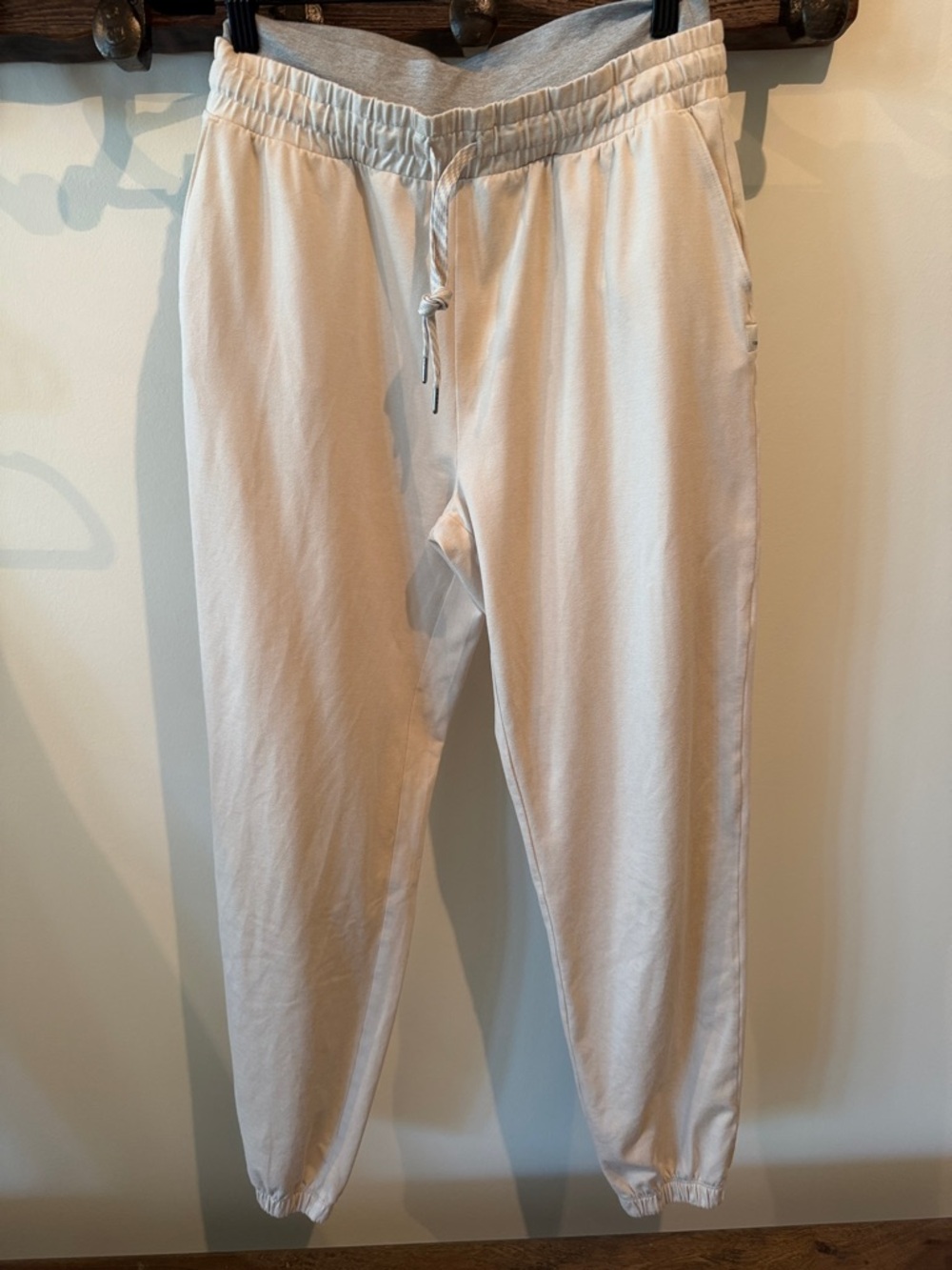 Vuori jogger eggshell